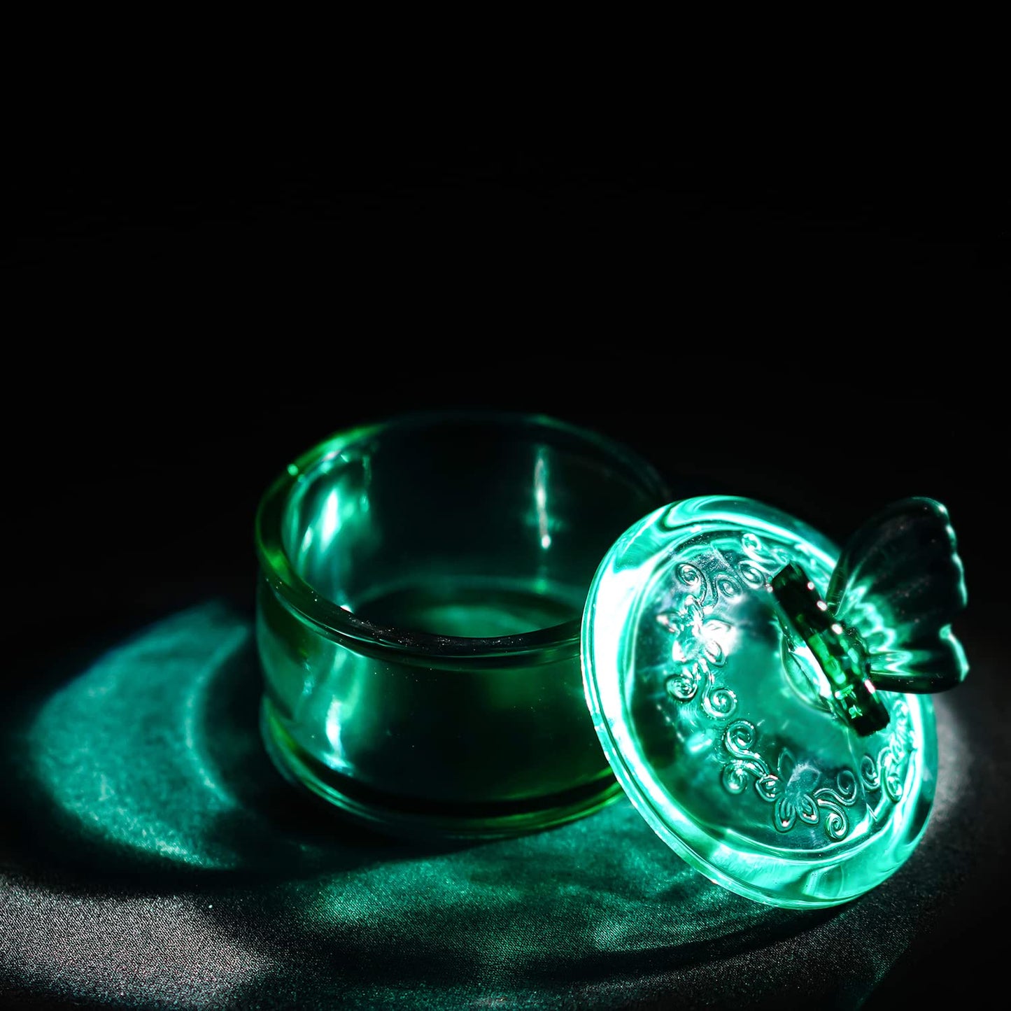 Decorative Embossed Glass Dish with Lid