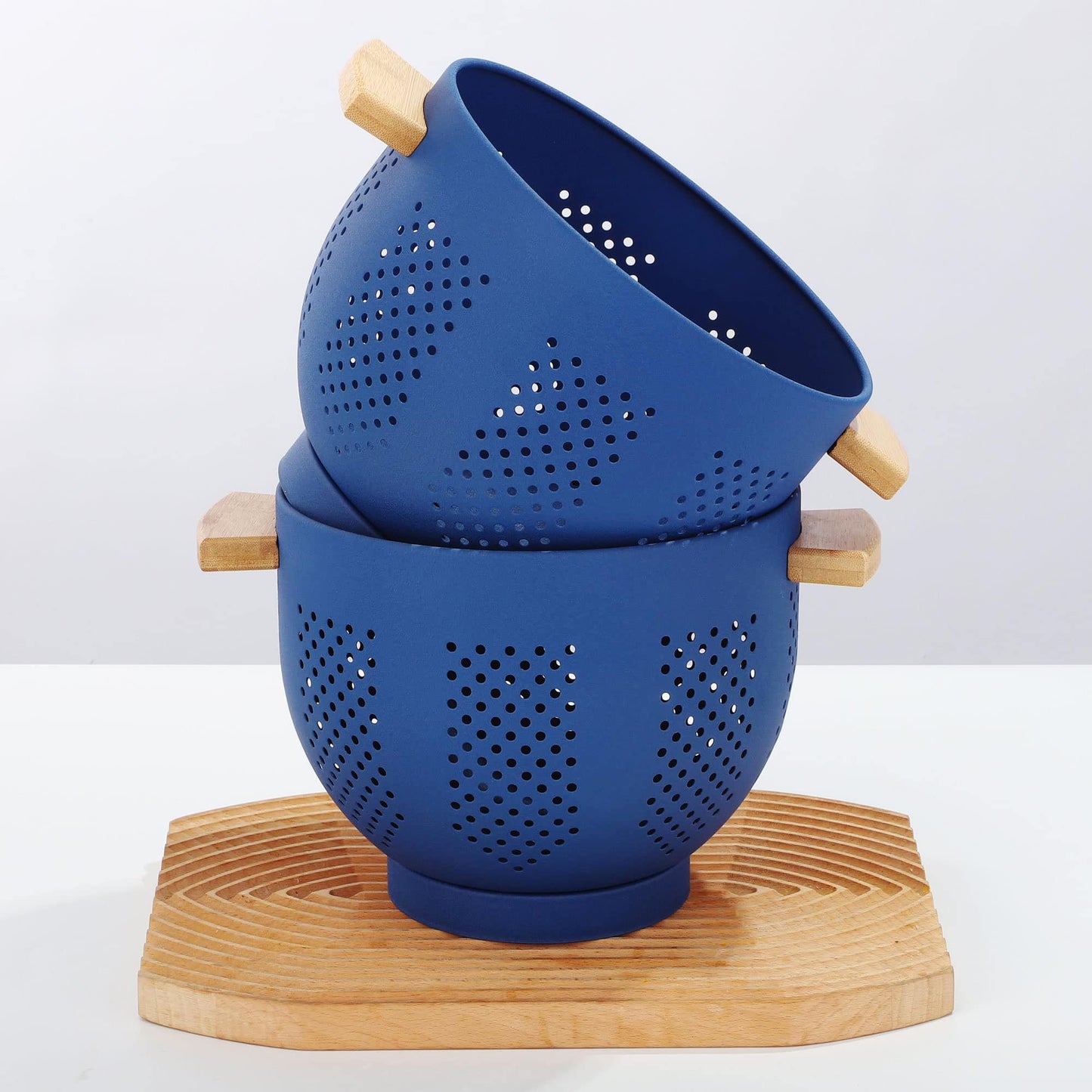 Metal Colander with Wood Handle and Stable Base, Powder Coated Steel Kitchen Strainer Basket for Draining Pasta, Vegetable and fruit(7quart,Sandyellow)