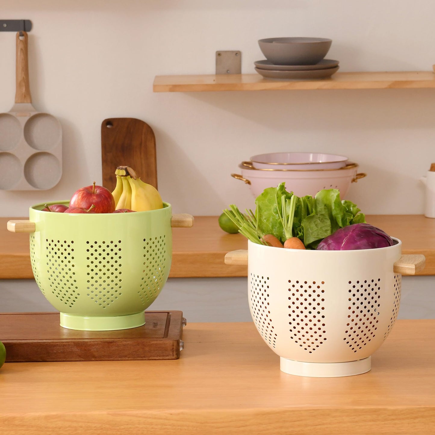 Metal Colander with Wood Handle and Stable Base, Powder Coated Steel Kitchen Strainer Basket for Draining Pasta, Vegetable and fruit(7quart,Sandyellow)