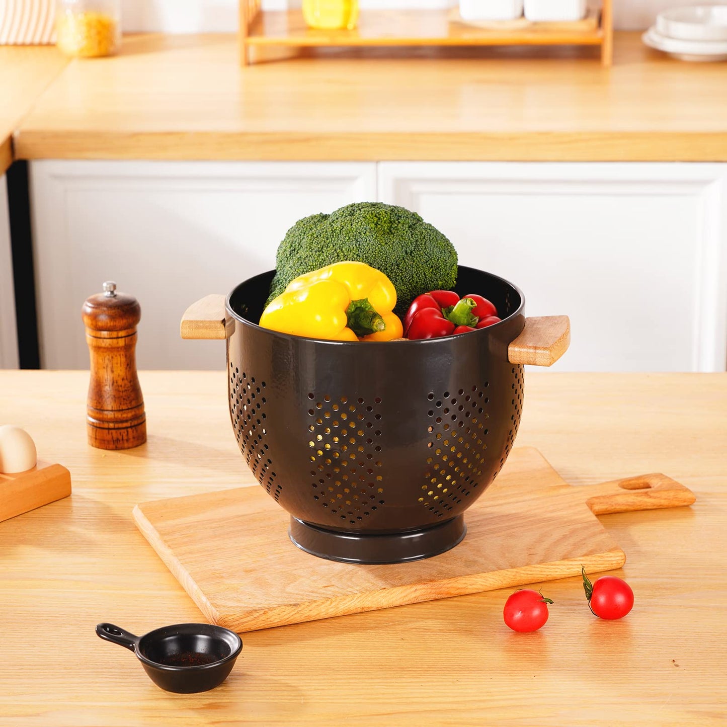 Metal Colander with Wood Handle and Stable Base, Powder Coated Steel Kitchen Strainer Basket for Draining Pasta, Vegetable and fruit(7quart,Sandyellow)