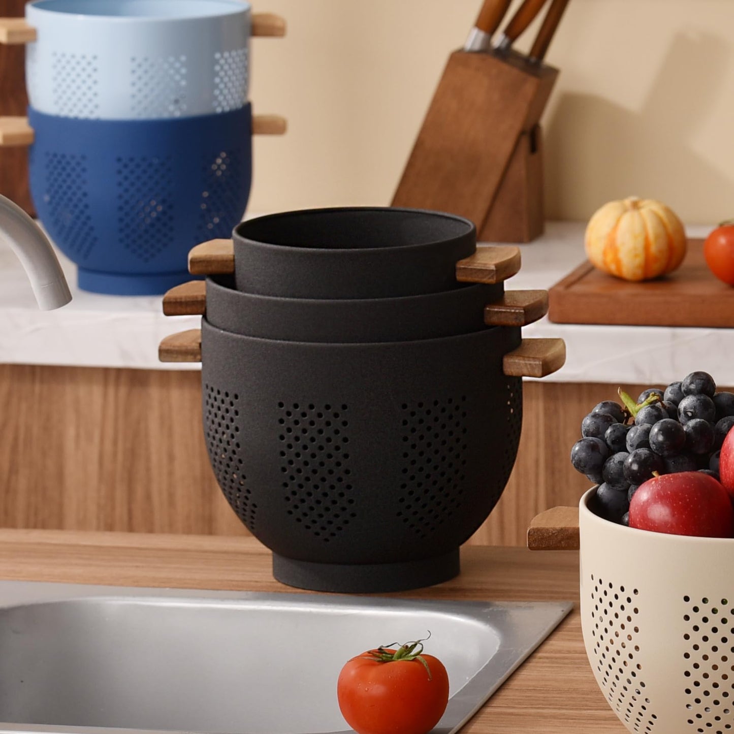 Metal Colander with Wood Handle and Stable Base, Powder Coated Steel Kitchen Strainer Basket for Draining Pasta, Vegetable and fruit(7quart,Sandyellow)