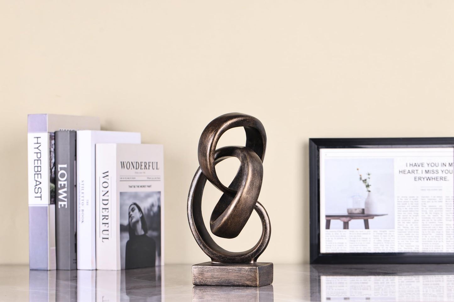 Modern Abstract Knot Sculpture, Artistic Mobius Inspired Resin Decor, Elegant Home and Office Decor, Perfect for Shelves, Desktops, and Mantles, Ideal Gift for Birthdays, Housewarmings (Black)