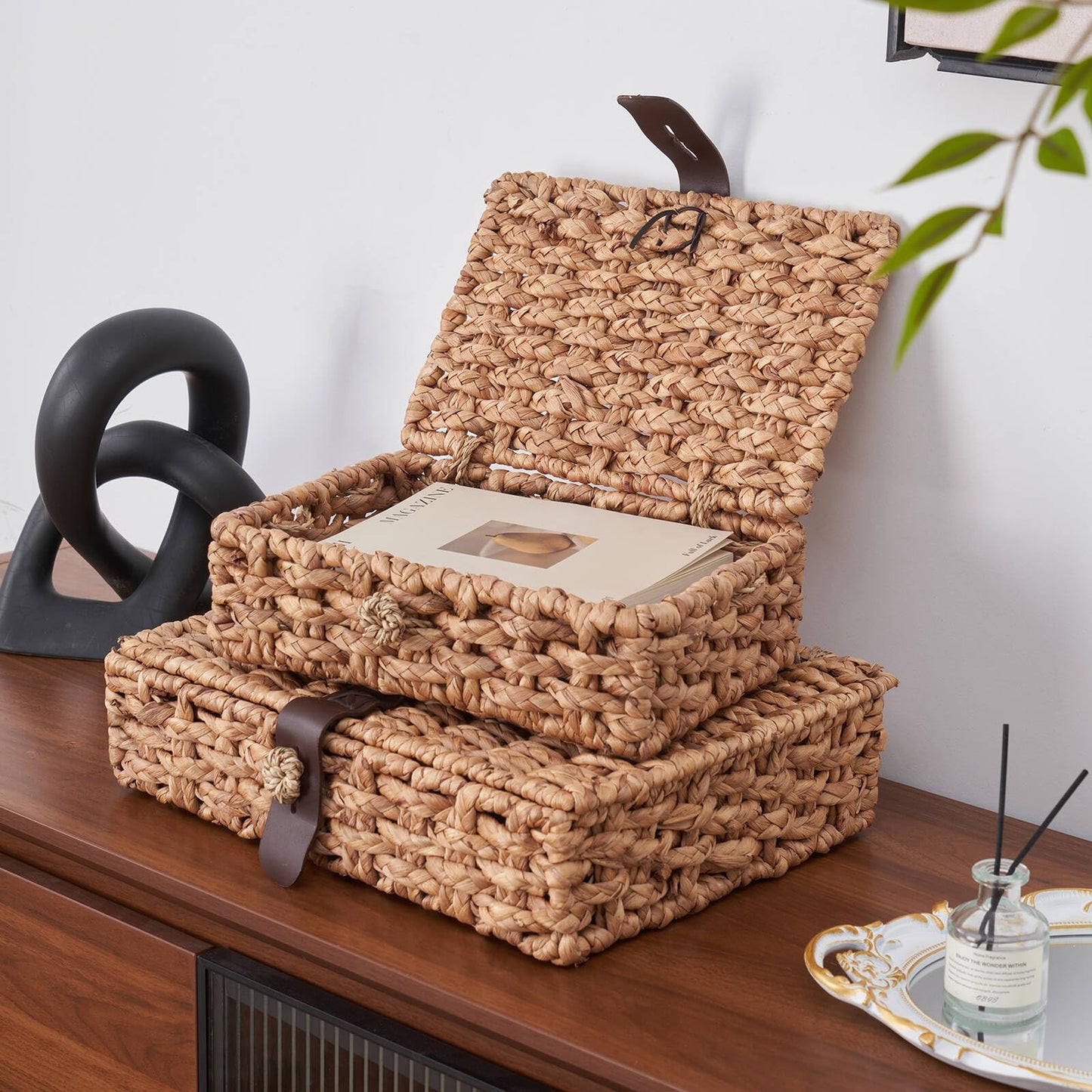 Decorative Box with Lid, Wicker Storage Basket, Water Hyacinth Woven Decorative box for Shelf, Coffee Table, Console Table, Home Decor (Large)