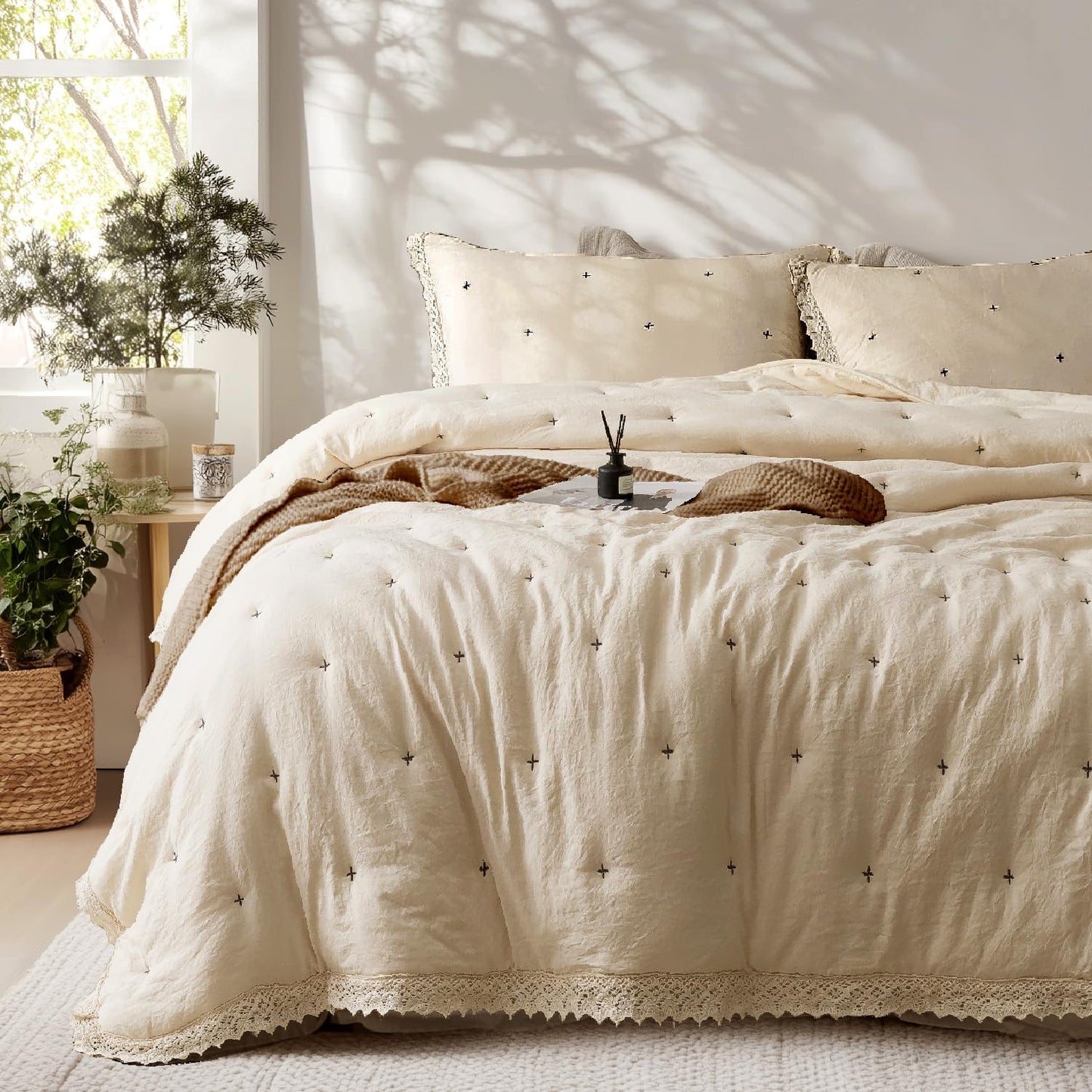 Lightweight Quilt Bedding Set with 1 Pillow Sham