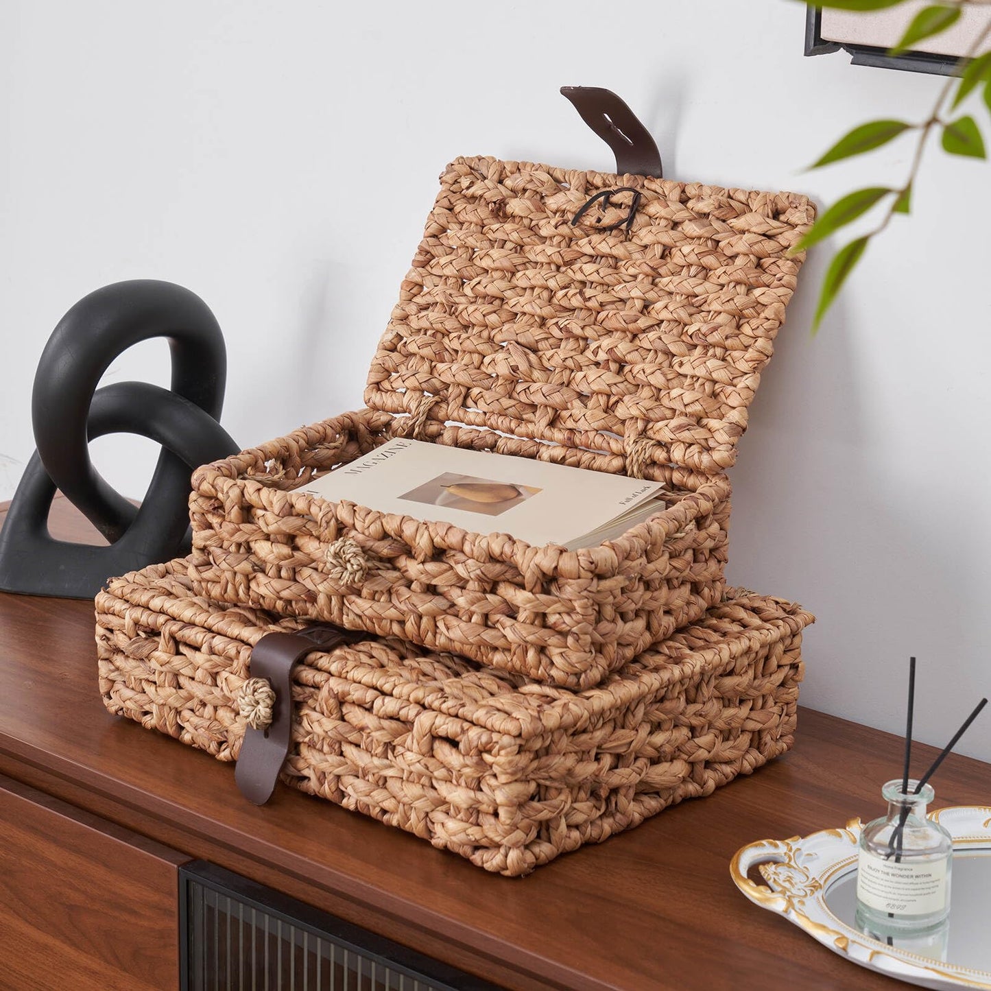 Decorative Box with Lid, Wicker Storage Basket, Water Hyacinth Woven Decorative box for Shelf, Coffee Table, Console Table, Home Decor (Large)
