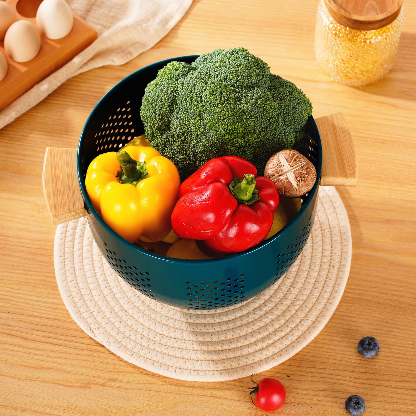 Metal Colander with Wood Handle and Stable Base, Powder Coated Steel Kitchen Strainer Basket for Draining Pasta, Vegetable and fruit(7quart,Sandyellow)