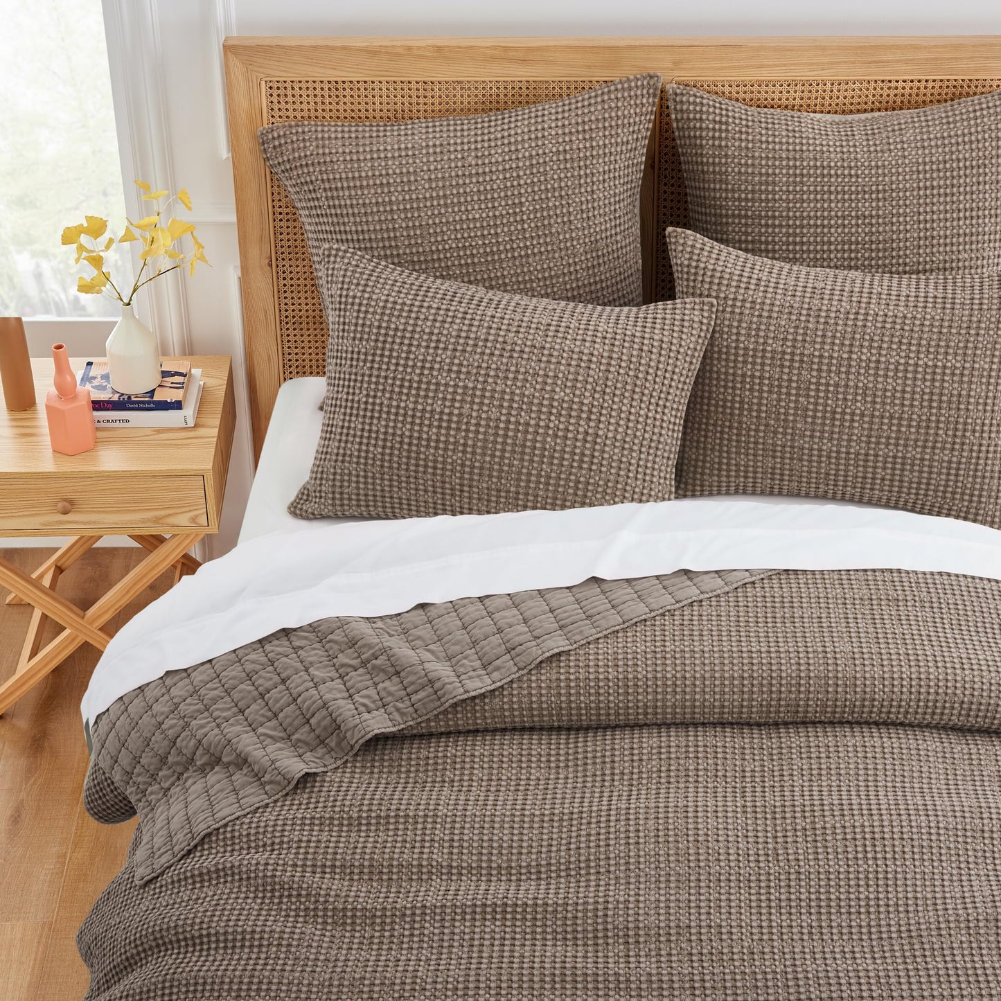 Waffle King/Cal King Quilt Set (106x92in) with 2 Pillow Shams (36x20in)