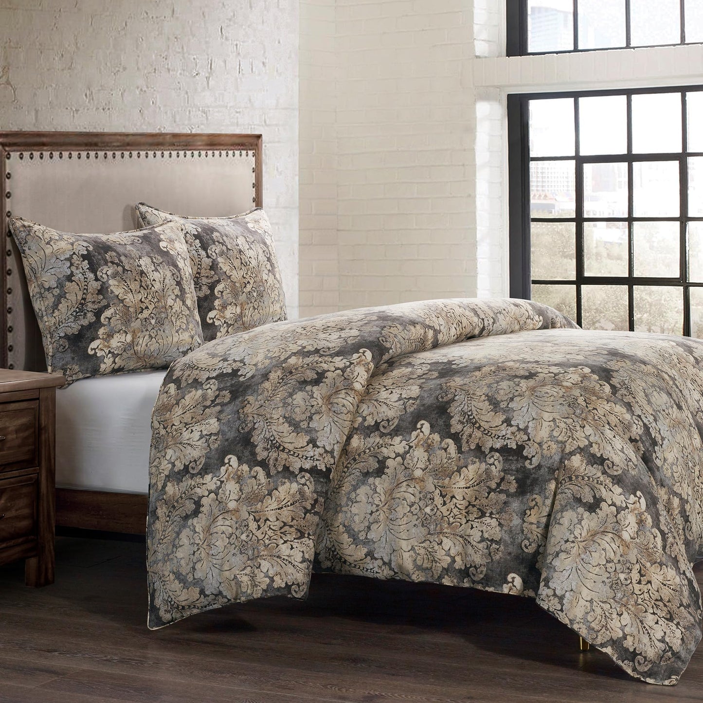 Victoria 3 Piece Duvet Cover Set with Pillow Shams