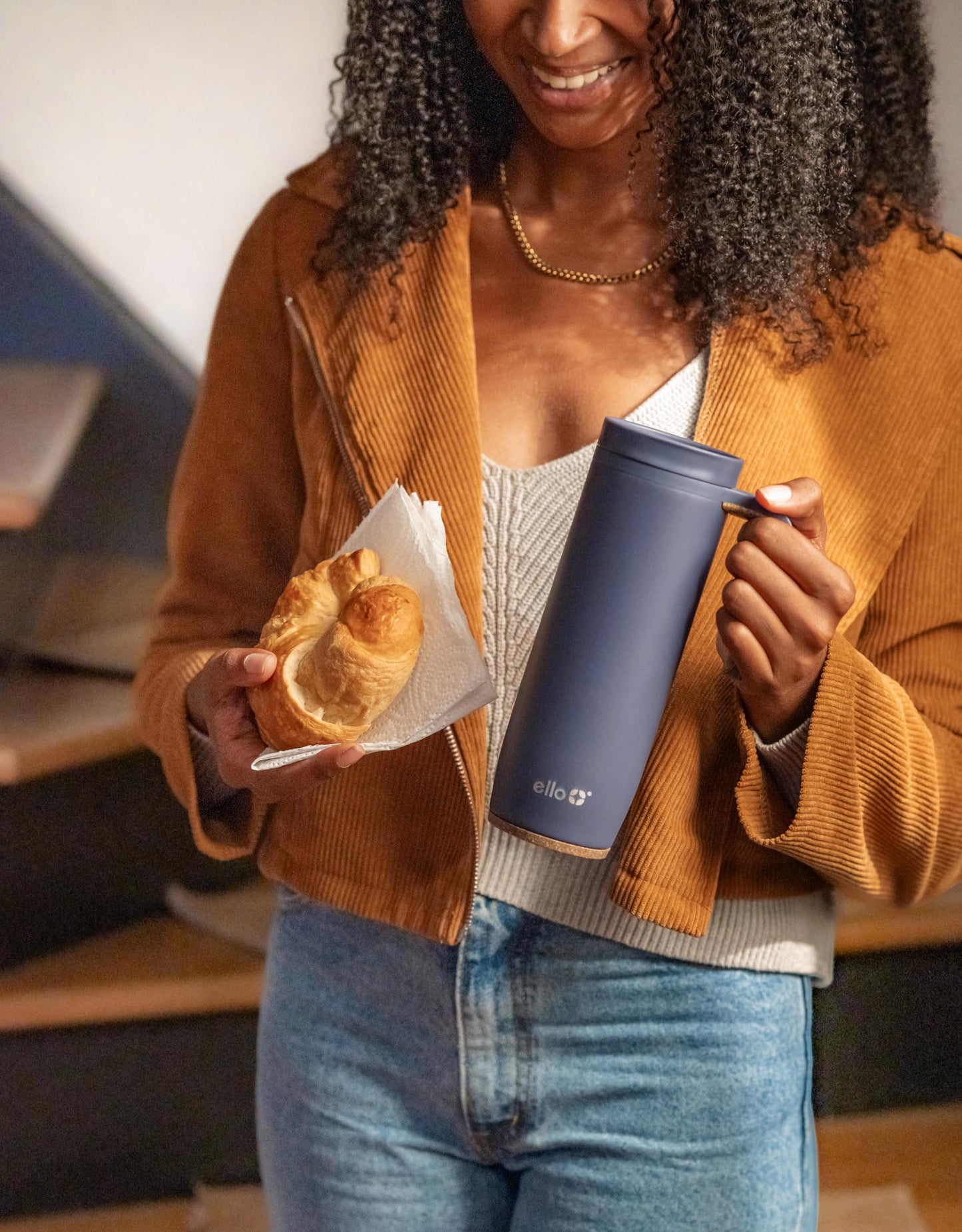 Magnet 18oz Vacuum Insulated Stainless Steel Travel Mug with Side Handle