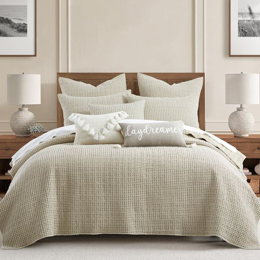 Waffle King/Cal King Quilt Set (106x92in) with 2 Pillow Shams (36x20in)