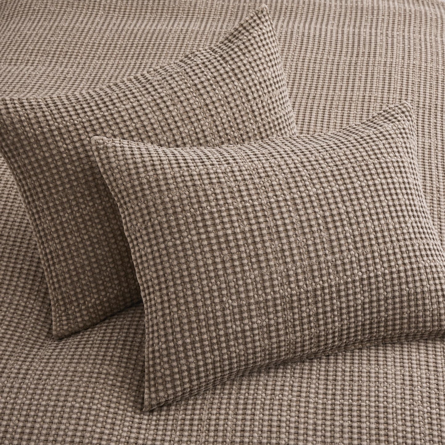 Waffle King/Cal King Quilt Set (106x92in) with 2 Pillow Shams (36x20in)